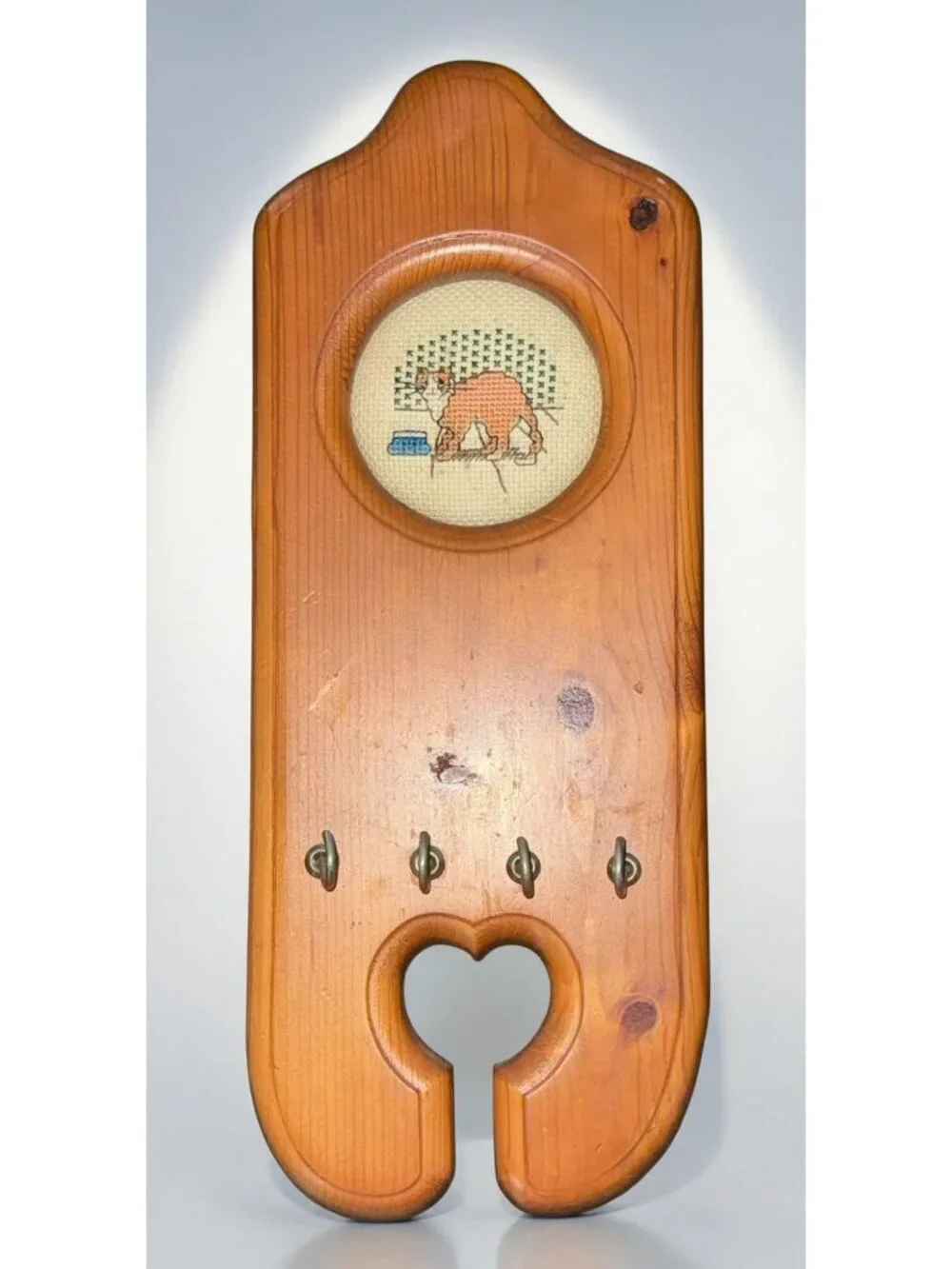 Vintage Needlepoint Cat Pattern Wooden Wall Mount Key Holder with Heart Cutout